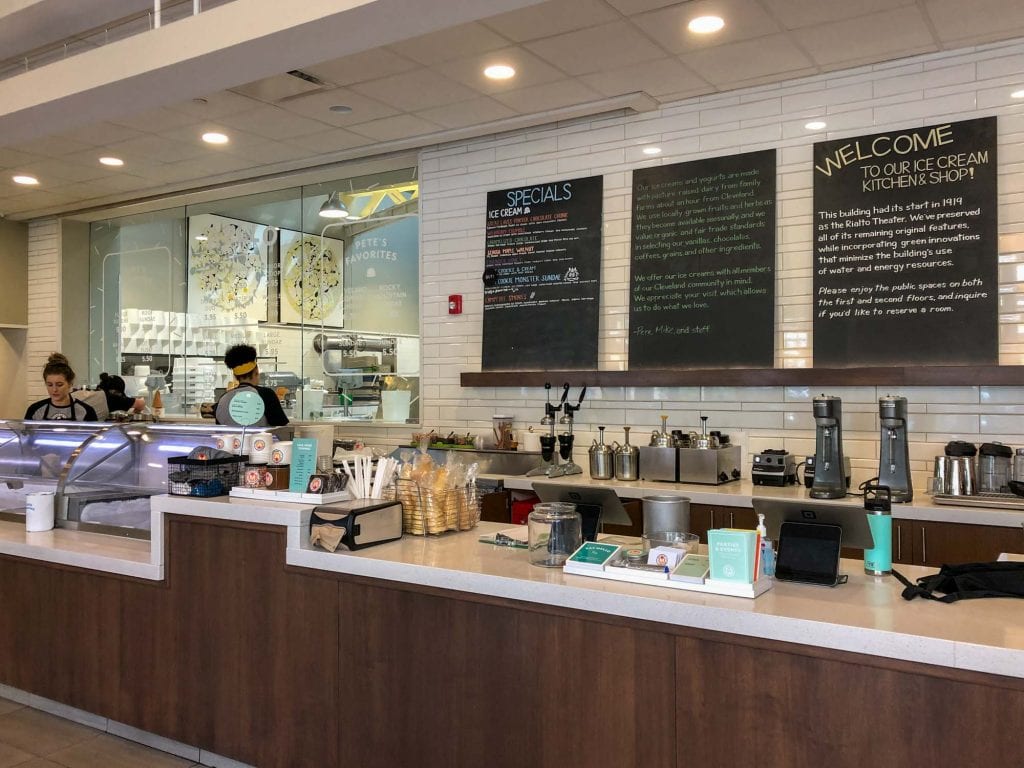 Dentro del helado casero de Mitchell en la ciudad de Ohio