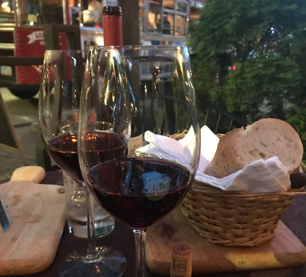 Bar de vinos Market Ave.