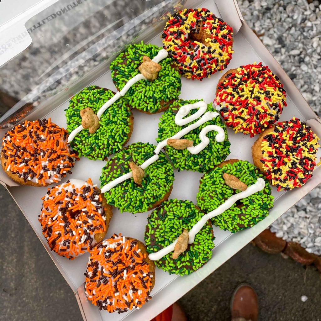 Pequeños donuts decorados.