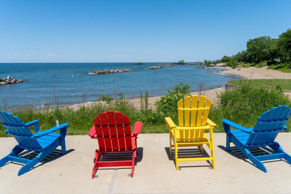 Sillas de colores Euclid Beach Park