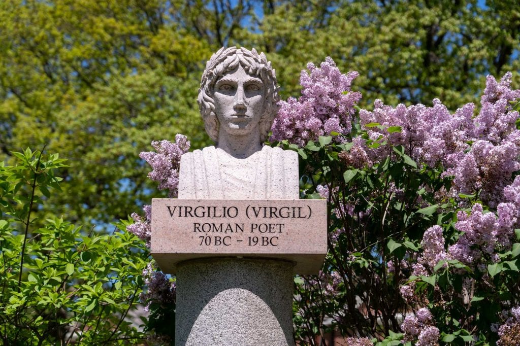 Busto de Virgilio en el Jardín Cultural Italiano
