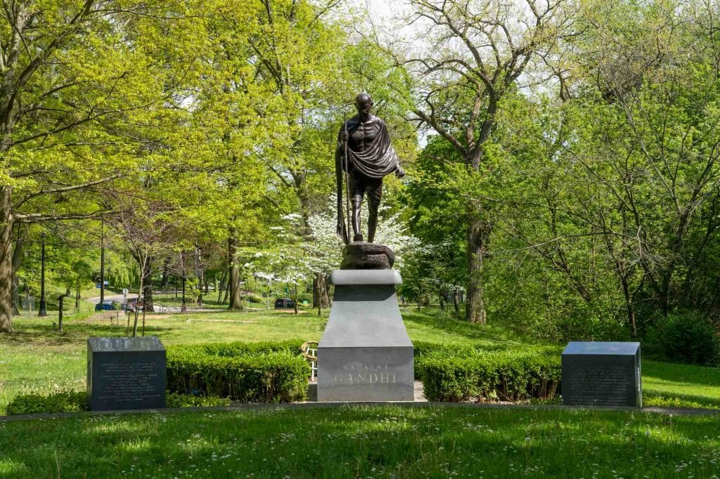 Estatua de Gandhi en el Jardín Cultural de la India