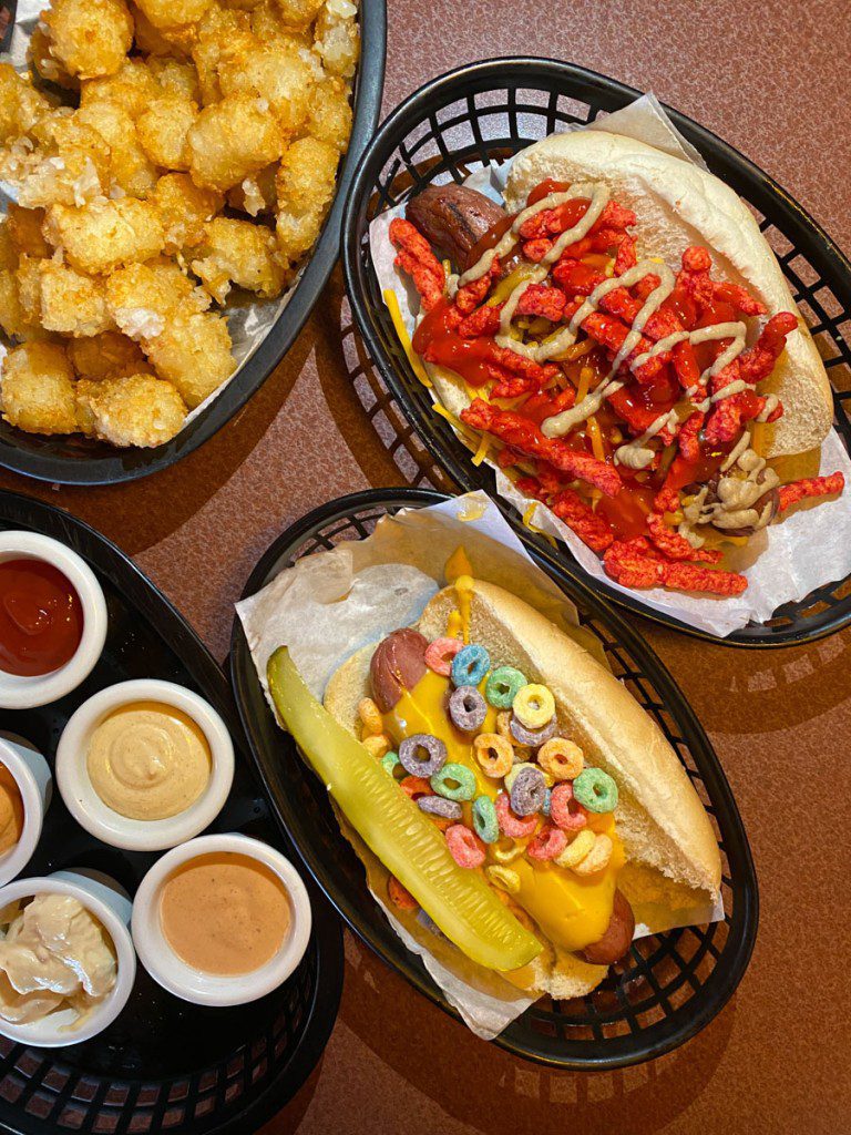 Perros calientes a tots en Happy Dog