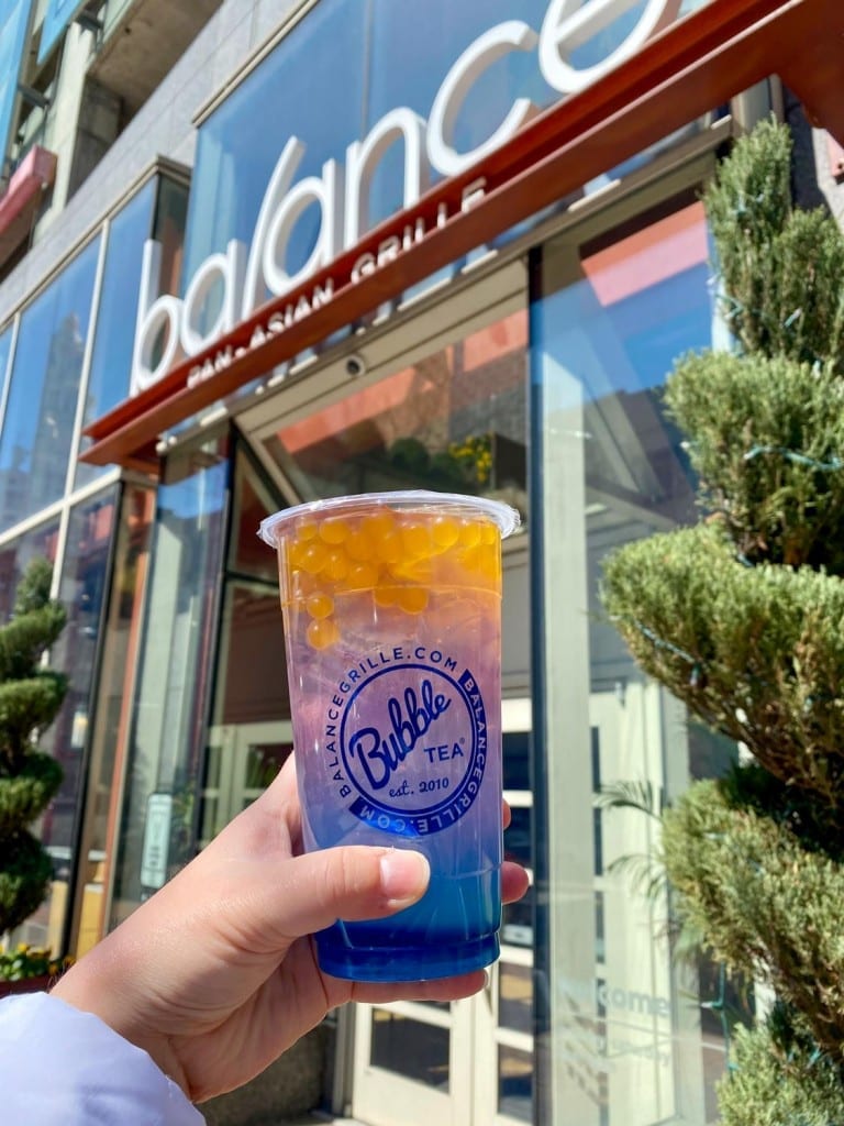 Bubble tea en capas de Balance Pan-Asian Grille