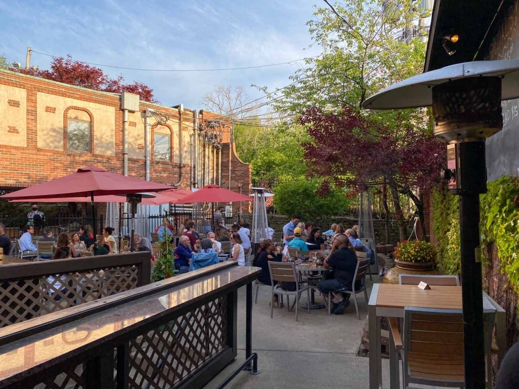 El patio de Fairmount en primavera