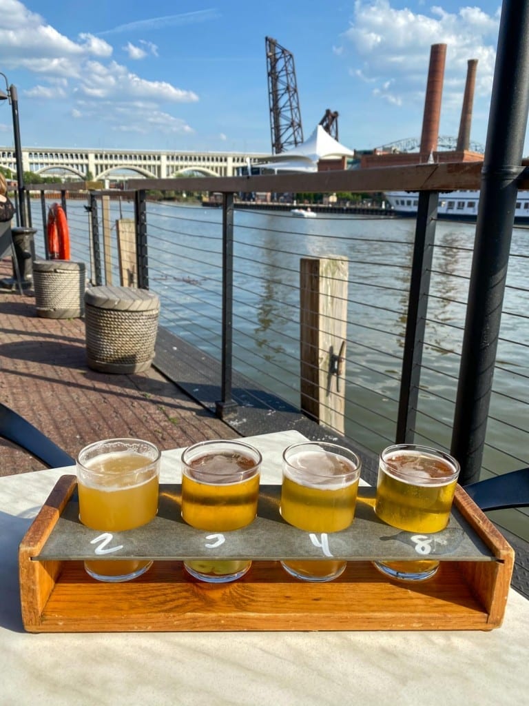 Vuelo de cerveza en Collision Bend