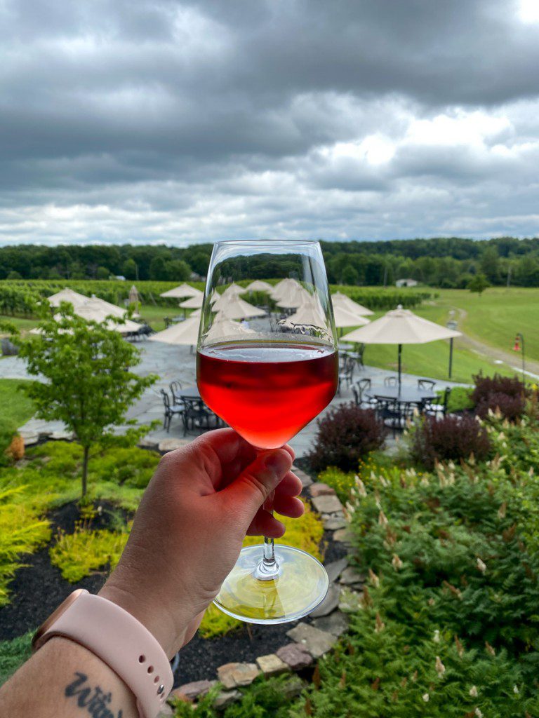 Laurentia Winery copa de rosa