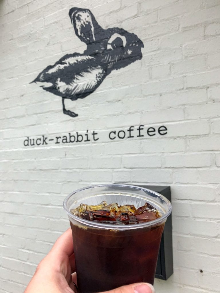 café frío de pato y conejo