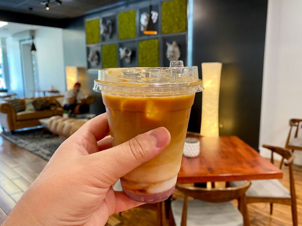 Latte de vainilla y lavanda con cafeína