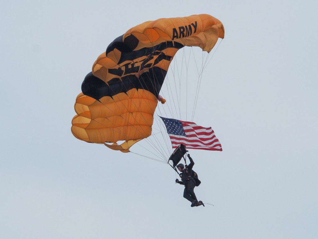 EE.UU. Golden Knights en el Salón Aeronáutico de Cleveland