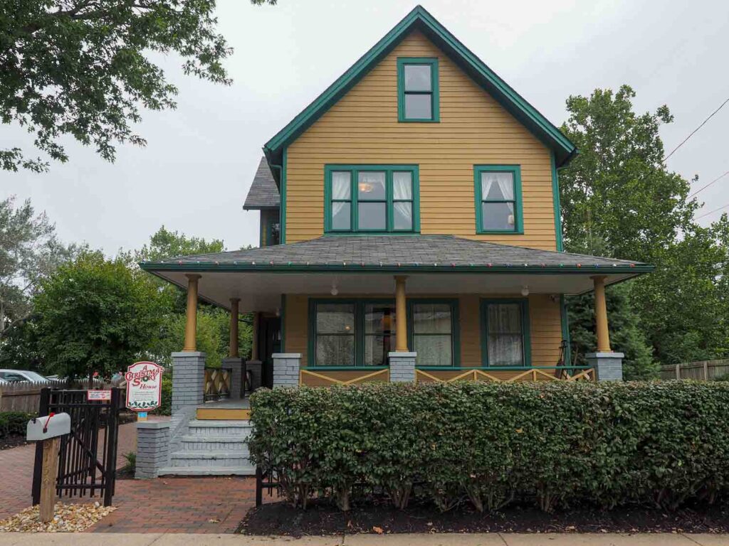 Una casa de cuentos de Navidad en Cleveland