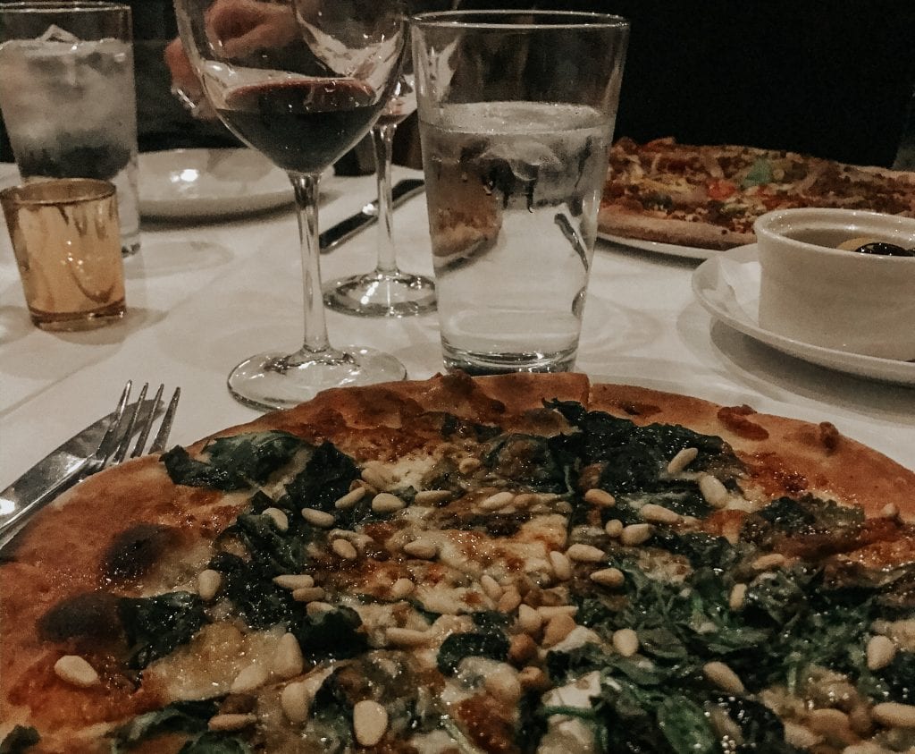 Pizza y vino en Humble Wine Bar